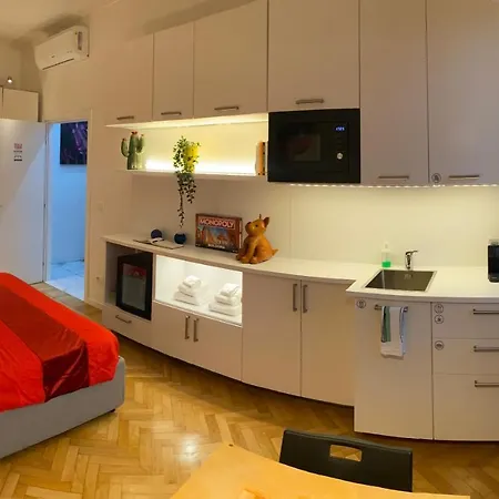 Tra Le Torri - Ampia Stanza Privata In Con Bagno Privato Accessibile Da Corridoio Bed & Breakfast Boloňa