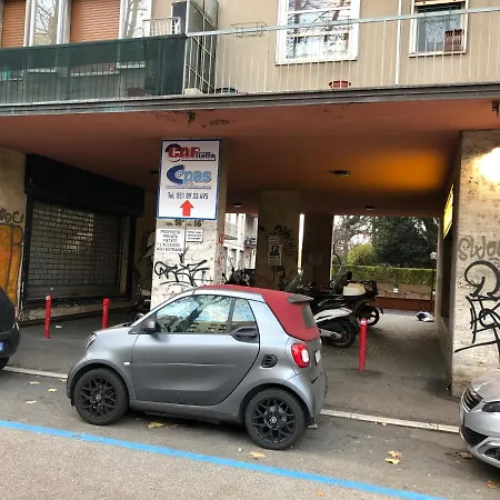 Tra Le Torri - Ampia Stanza Privata In Con Bagno Privato Accessibile Da Corridoio Couette-café