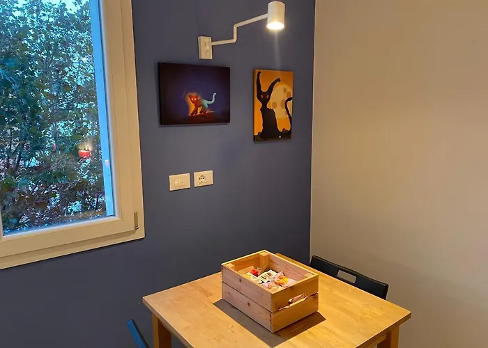 Couette-café Tra Le Torri - Ampia Stanza Privata In Con Bagno Privato Accessibile Da Corridoio Bologne