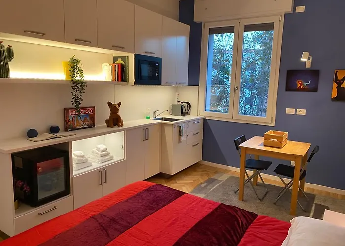 Couette-café Tra Le Torri - Ampia Stanza Privata In Con Bagno Privato Accessibile Da Corridoio