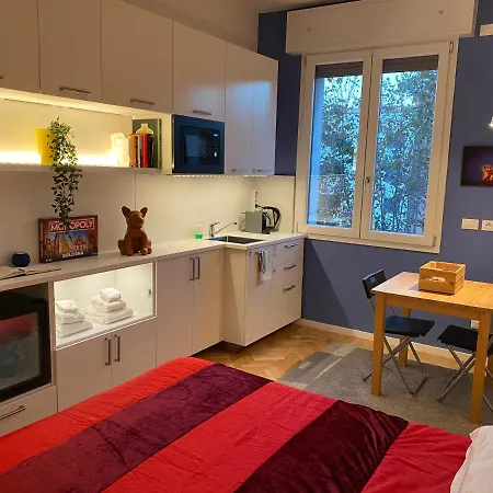 Bed & Breakfast Tra Le Torri - Ampia Stanza Privata In Con Bagno Privato Accessibile Da Corridoio