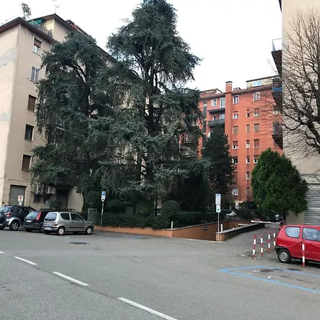 Tra Le Torri - Ampia Stanza Privata In Con Bagno Privato Accessibile Da Corridoio Bed & Breakfast