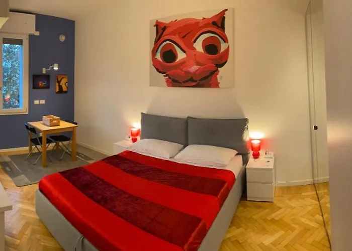 Tra Le Torri - Ampia Stanza Privata In Con Bagno Privato Accessibile Da Corridoio