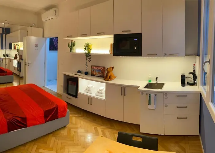 Tra Le Torri - Ampia Stanza Privata In Con Bagno Privato Accessibile Da Corridoio B&B 볼로냐