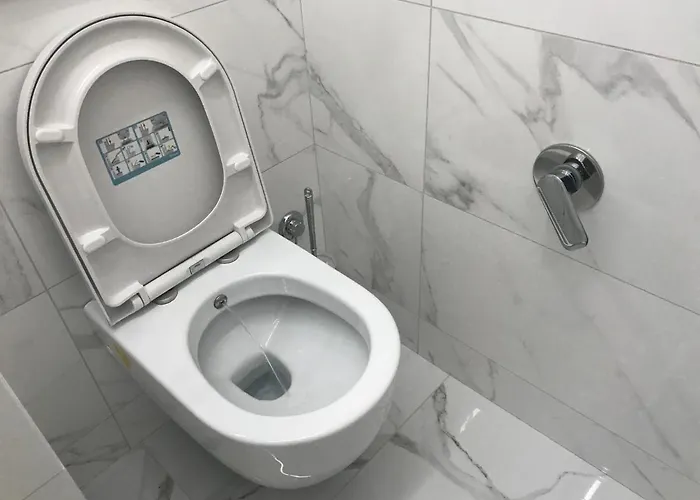 Tra Le Torri - Ampia Stanza Privata In Con Bagno Privato Accessibile Da Corridoio B&B 볼로냐